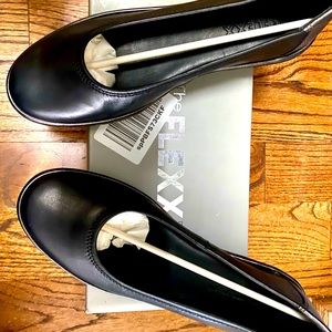 The FLEXX Womens Melany Black Canna Cashmere 9.5 M